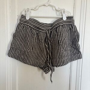 Women’s linen blend shorts